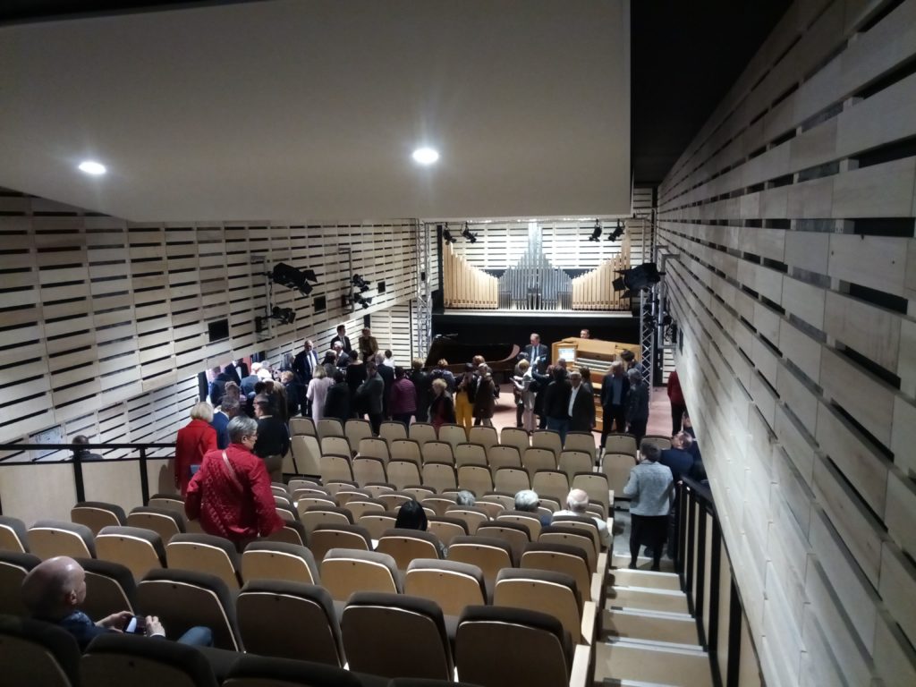 intérieur de l'auditorium de Prayssas