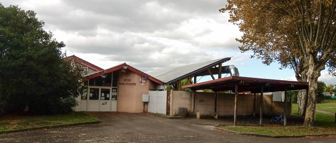 école Anne Sylvestre : ombrière Thermovoltaïque